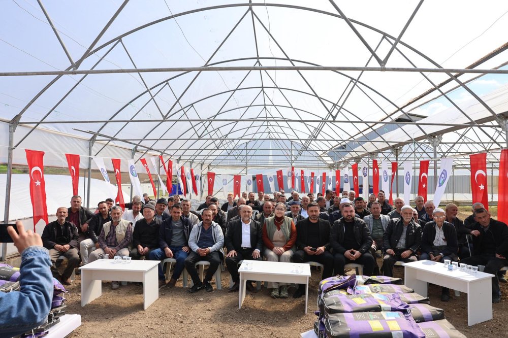 Belediyemizden Çiftçilerimize Yonca Tohumu Desteği